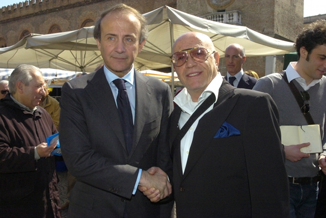 Alfonso Rocco Linardi, eletto al Consiglio Comunale di Mantova, con Andrea Ronchi, Ministro per le Politiche Europee.