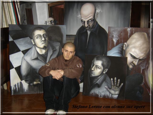 Stefano Lerose con alcune sue opere